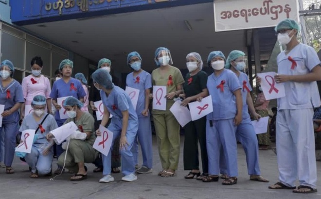 Nhân viên y tế khắp nước Myanmar đình công phản đối quân đội đảo chính quân sự. Ảnh: The West Australian
