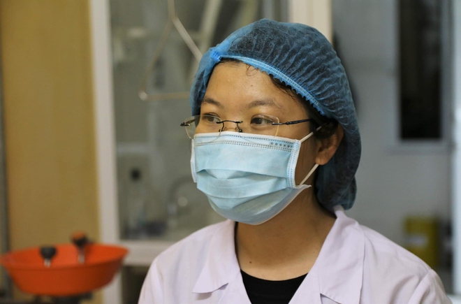 Vết đỏ hằn trên giác mạc và bí mật bên trong nơi bắt sống virus Covid-19 tại Hải Dương - Ảnh 3. Vết đỏ hằn trên giác mạc và bí mật bên trong nơi bắt sống virus Covid-19 tại Hải Dương - Ảnh 3.