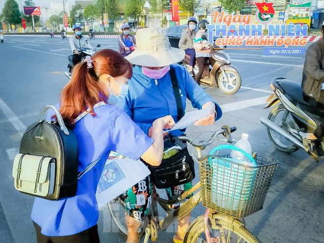 Những hình ảnh ấn tượng bên trong khu bị phong tỏa ở Bình Dương - Ảnh 9.