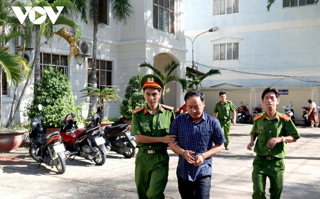 Bị can Nguyễn Hữu Hoành - nguyên Phó Giám đốc Chi nhánh Văn phòng đăng ký đất đai TP. Phan Thiết bị bắt.