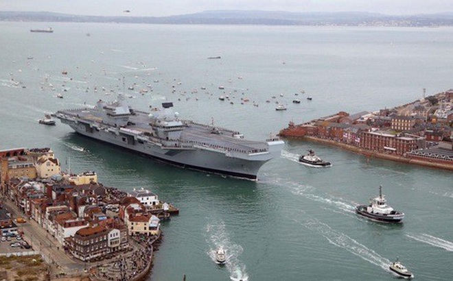 HMS Queen Elizabeth, tàu sân bay lớn nhất của Hải quân Hoàng gia Anh, dự kiến đến khu vực Ấn Độ Dương - Thái Bình Dương trong năm nay. Ảnh: PA