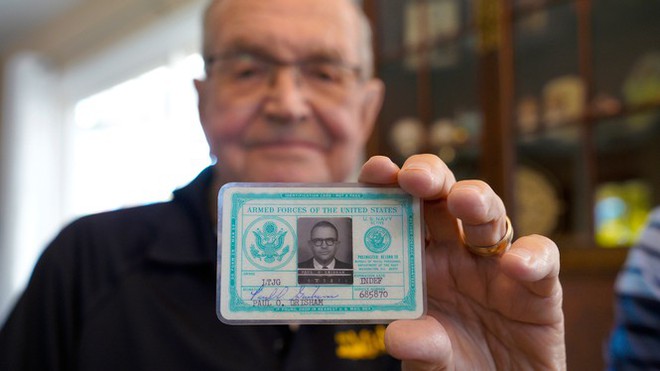 Cụ ông bất ngờ nhận được chiếc ví đánh rơi 53 năm trước ở Nam Cực - Ảnh 2.