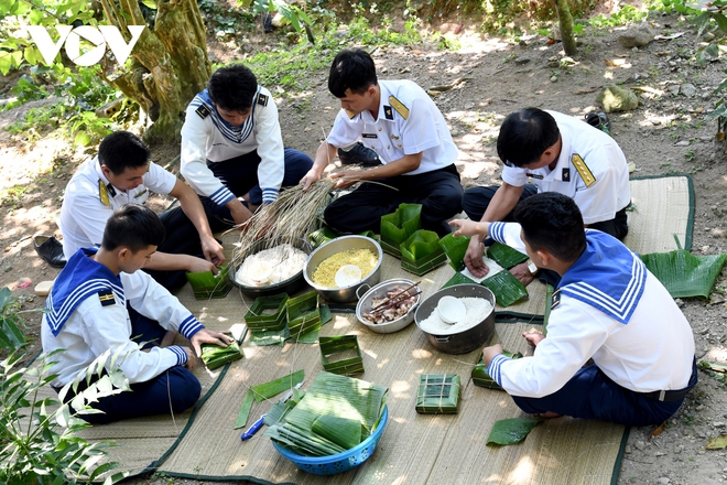 Lính đảo Tây Nam: 27 năm chỉ đón Tết một lần duy nhất với gia đình - Ảnh 3.