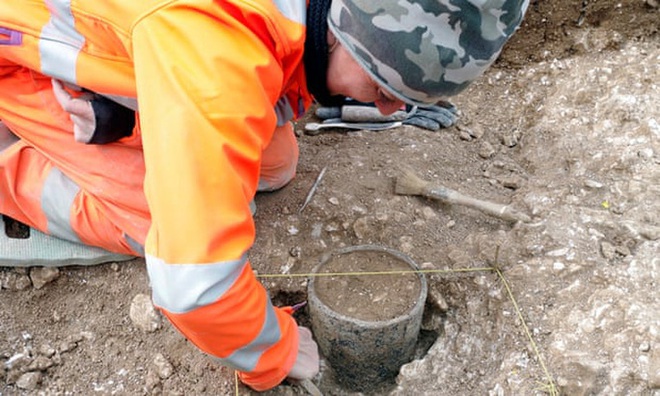 Đào hầm, phát hiện hài cốt 4.500 tuổi an nghỉ trong chiếc nồi - Ảnh 2.
