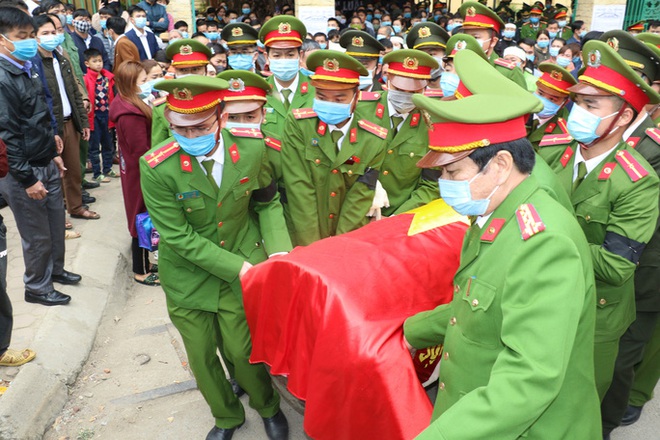 Thăng quân hàm Trung tá cho sĩ quan công an hi sinh khi vây bắt tội phạm ngày giáp Tết - Ảnh 1.