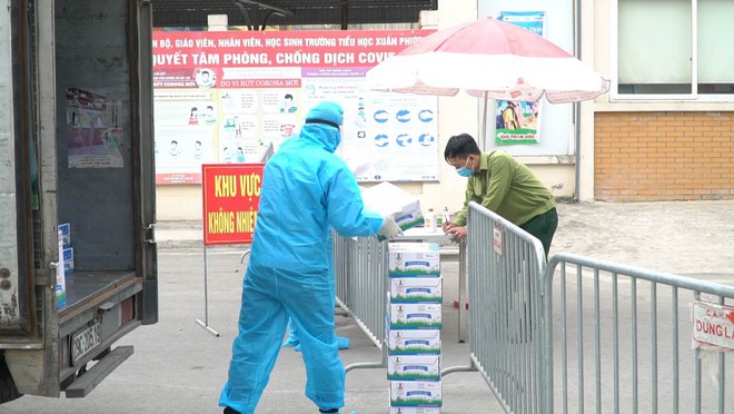 Vinamilk tặng sữa, quà Tết cho hơn 800 trẻ em đón Tết tại các địa điểm cách ly - Ảnh 2.
