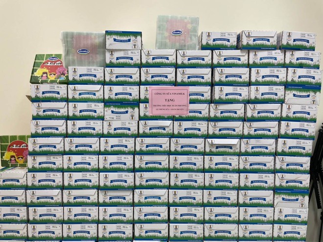 Vinamilk tặng sữa, quà Tết cho hơn 800 trẻ em đón Tết tại các địa điểm cách ly - Ảnh 3.