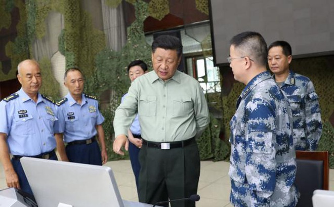 Ông Tập Cận Bình trong một chuyến thăm lực lượng không quân Trung Quốc vào năm 2019.