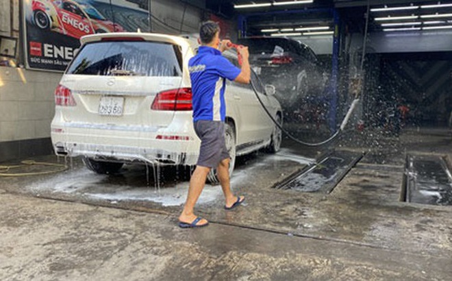Dịch vụ rửa xe Tết vào mùa “hốt” bạc