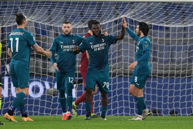 Ibrahimovic mờ nhạt, AC Milan nhọc nhằn đánh bại Roma - Ảnh 1.