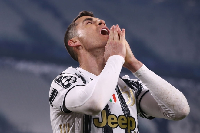 Ronaldo bị chỉ trích vì sợ bóng khiến Juve cay đắng rời Champions League - Ảnh 4.