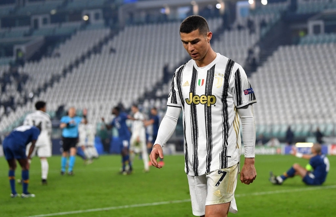 Ronaldo bị chỉ trích vì sợ bóng khiến Juve cay đắng rời Champions League - Ảnh 5.