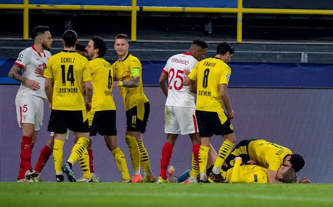 Erling Haaland hai lần sút tung lưới thủ môn trong một pha ghi bàn cho Dortmund - Ảnh 9.