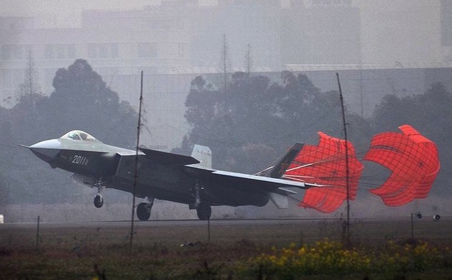 Nguyên mẫu máy bay chiến đấu J-20 của Trung Quốc