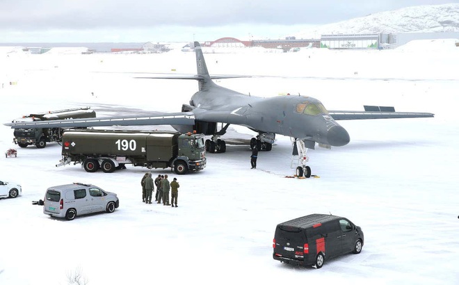 Máy bay ném bom B-1B tiếp nhiên liệu tại căn cứ không quân Bodo. Ảnh: The Drive