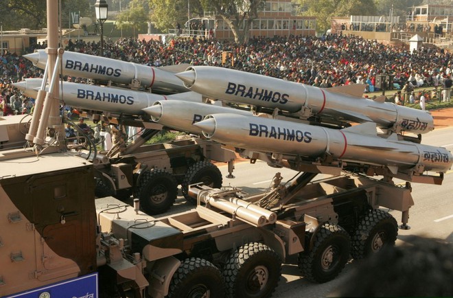 Tên lửa BrahMos: Quái vật quân sự đang áp sát cửa ngõ Trung Quốc - Israel táo tợn đánh chìm một loạt tàu Iran trên biển - Ảnh 2.