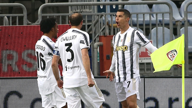 Ronaldo lập hat-trick đầu tiên sau hơn 1 năm, Juventus tiếp tục đua vô địch Serie A - Ảnh 1.