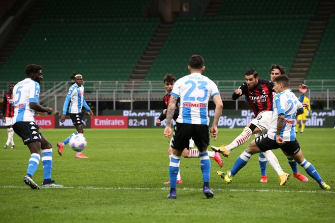 Thua Napoli ngay trên sân nhà, AC Milan hụt hơi trong cuộc đua vô địch Serie A - Ảnh 8.