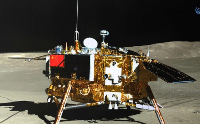 Bức ảnh do xe tự hành Thỏ Ngọc 2 của Trung Quốc chụp lại khảnh khắc hạ cánh của tàu thăm dò Hằng Nga 4 trên Mặt Trăng ngày 11/1/2019. Ảnh: Getty