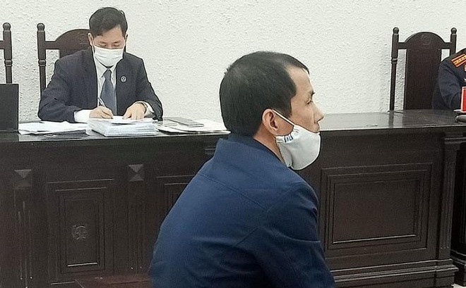 Chủ nợ đi đòi tiền bị con nợ gọi người đến truy sát gục trên đường ở Hà Nội