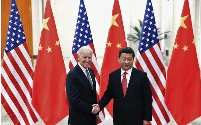 Ông Biden (trái) trên cương vị Phó Tổng thống Mỹ gặp Chủ tịch Trung Quốc Tập Cận Bình năm 2013. Ảnh: Reuters