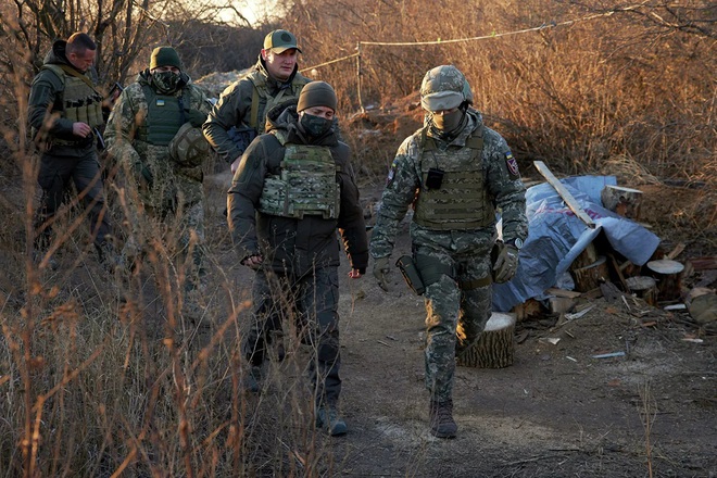 Ukraine đang tạo cớ cho cuộc phiêu lưu quân sự ở Donbass? - Ảnh 2.