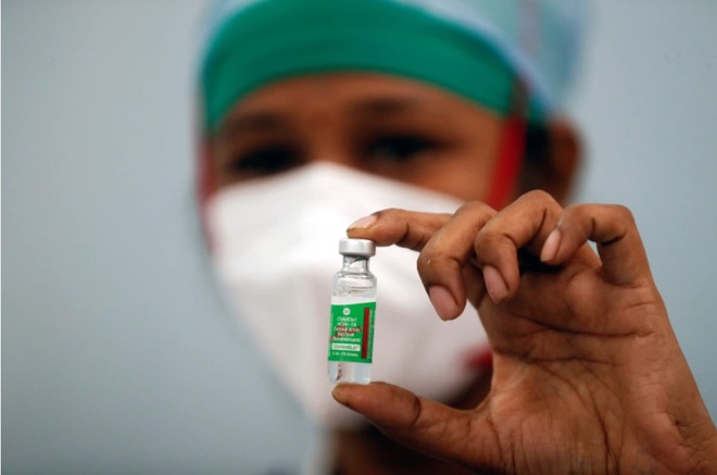 Ấn Độ tiếp tục sử dụng vắc-xin AstraZeneca - Ảnh 1.