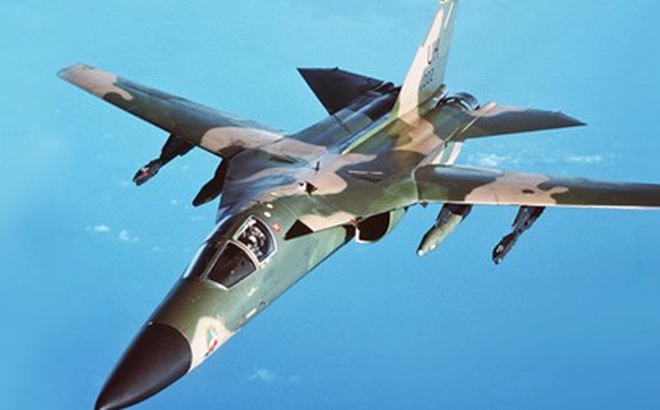 Máy bay "cánh cụp cánh xòe" F-111 Aardvark.