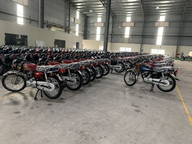 Lộ diện ngựa sắt na ná huyền thoại tay côn Honda CG125, lắp ráp tại Việt Nam, giá cực rẻ - Ảnh 1.