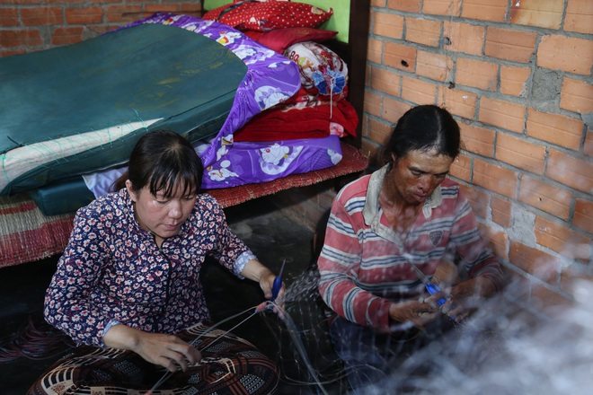 Người đàn ông bị biến dạng xin lỗi mẹ khiến Việt Hương bật khóc: Tôi có lỗi với mẹ! - Ảnh 1. Người đàn ông bị biến dạng xin lỗi mẹ khiến Việt Hương bật khóc: Tôi có lỗi với mẹ! - Ảnh 1.