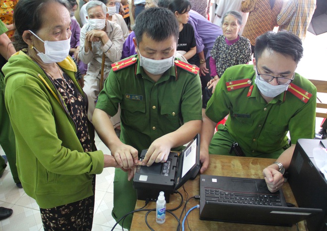 Chuyện ở nhà chờ công an gọi và đi đêm để làm căn cước công dân gắn chip ở Nghệ An - Ảnh 5.