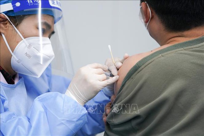 Thách thức khiến Ấn Độ, Nga, Trung Quốc tiêm chủng chậm chạp dù tự sản xuất vaccine  - Ảnh 2.