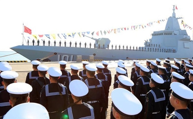 Khu trục hạm tên lửa dẫn đường Type 055 Nanchang được biên chế vào hải quân Trung Quốc hồi đầu năm 2020. (Ảnh: Tân Hoa Xã)