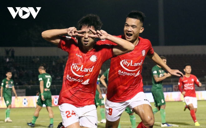 Sau vòng 4 V-League 2021: Nụ cười Lee Nguyễn và sự tiếc nuối của HAGL - Ảnh 4.