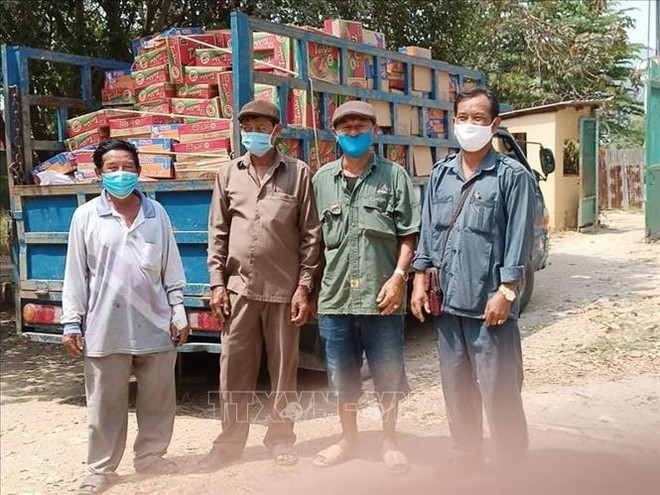 Tiếp tục cứu trợ cộng đồng người Việt gặp khó khăn do dịch COVID-19 ở Campuchia - Ảnh 1.