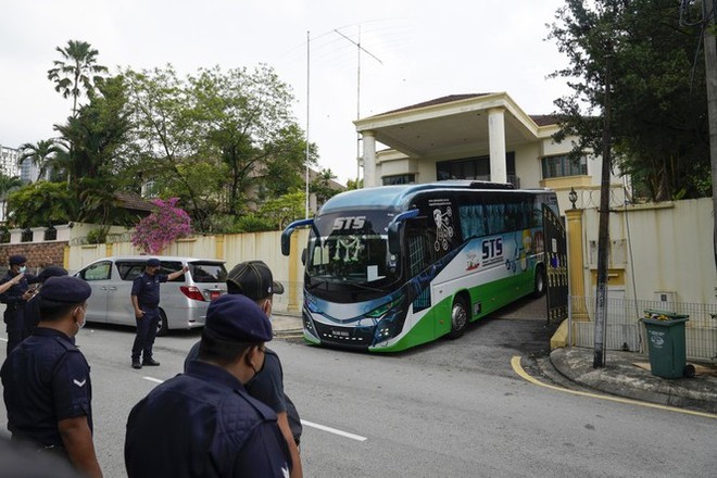 Đoàn ngoại giao Triều Tiên rồng rắn rời Malaysia hậu cắt đứt quan hệ ngoại giao - Ảnh 4.