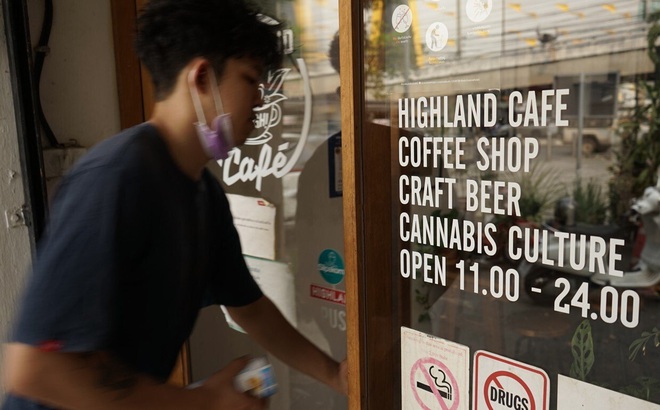 Một trong những tiệm cafe Higland với chủ đề cần sa tại Bangkok. Ảnh: Vijitra Duangdee