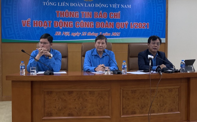 Đại diện Tổng Liên đoàn Lao động Việt Nam trả lời họp báo