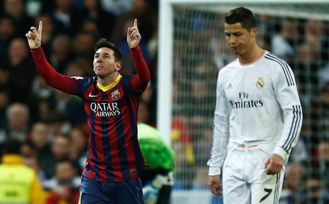 Messi làm "lu mờ" Ronaldo trong trận Siêu kinh điển cách đây 7 năm. (Ảnh: Getty).