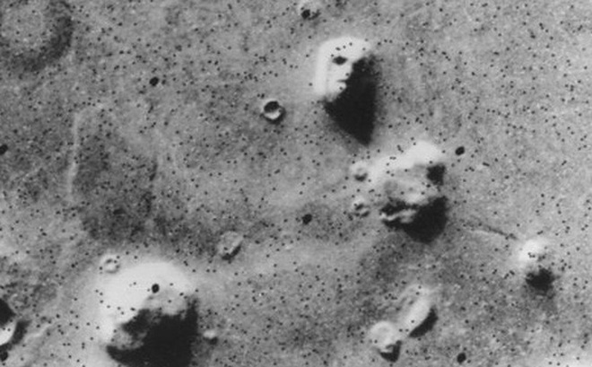 Bức ảnh bề mặt sao Hỏa của NASA được cho là có 1 khuôn mặt người.