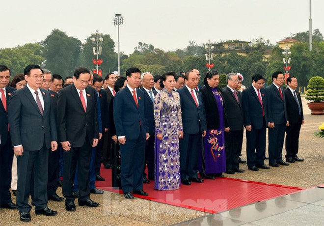 Lãnh đạo Đảng, Nhà nước và các ĐBQH vào lăng viếng Chủ tịch Hồ Chí Minh - Ảnh 7.