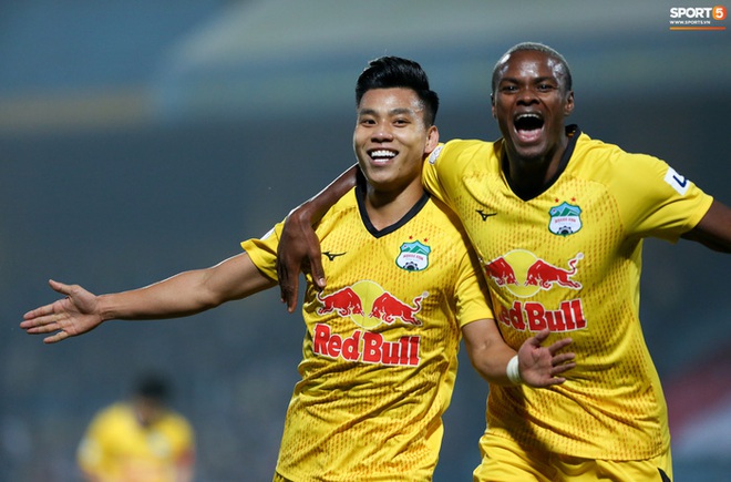 Cùng HAGL lên đỉnh V.League 2021, Xuân Trường suýt quên chào bố mẹ - Ảnh 7.