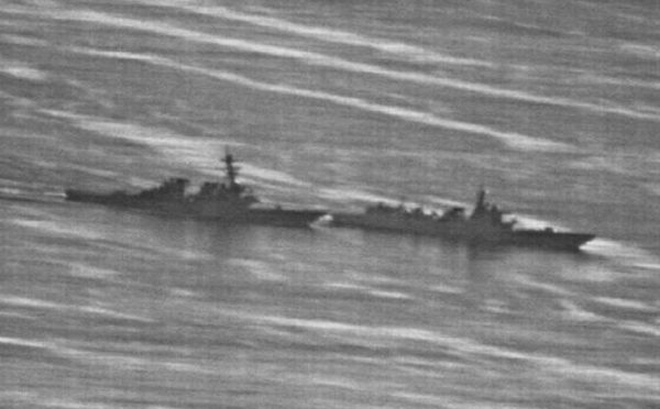 Tàu chiến Mỹ - Trung từng áp sát nhau nguy hiểm trên Biển Đông. (Ảnh: Hải quân Mỹ)