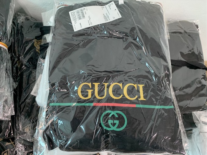 [NÓNG] Hàng ngàn sản phẩm nhái nhãn hiệu Adidas, Nike, Gucci, LV... ở Hà Nội của ông chủ 9x - Ảnh 10.