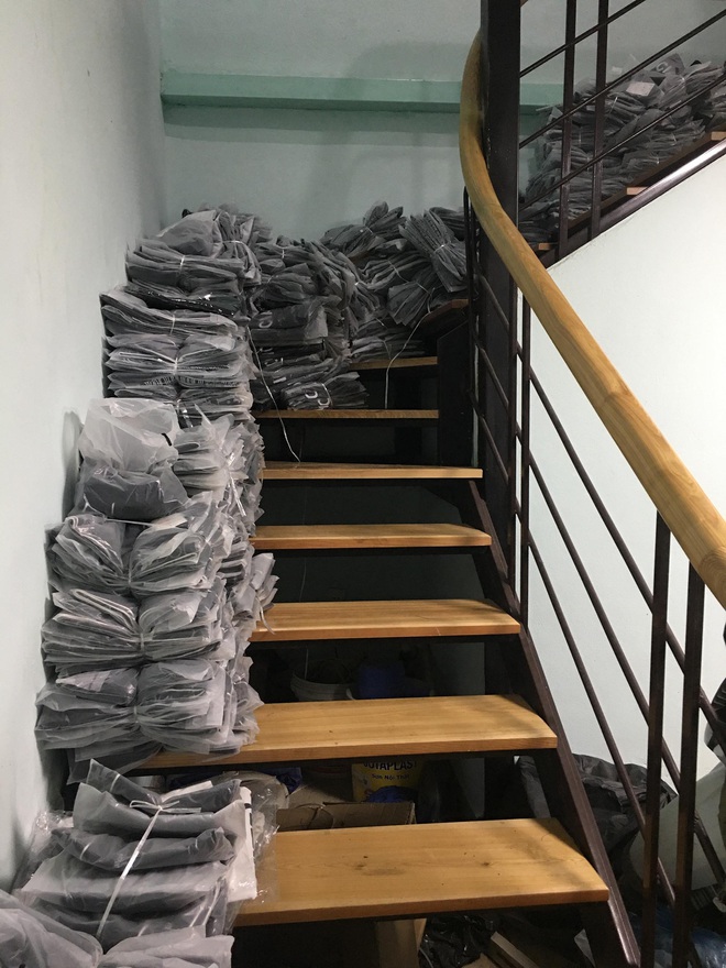 [NÓNG] Hàng ngàn sản phẩm nhái nhãn hiệu Adidas, Nike, Gucci, LV... ở Hà Nội của ông chủ 9x - Ảnh 9.