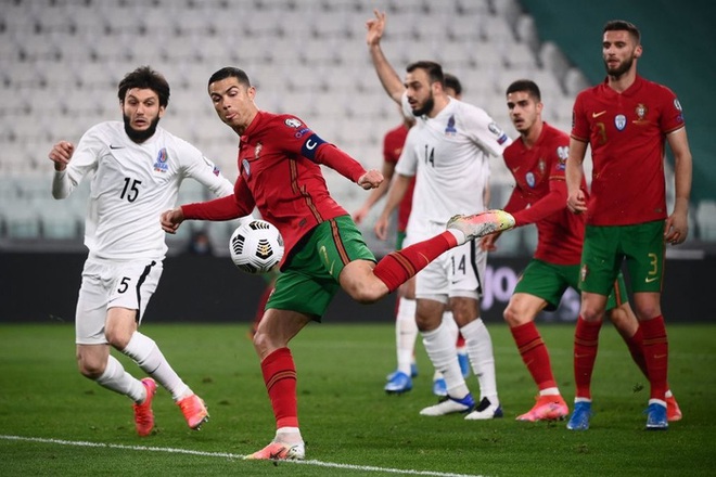 Ronaldo phung phí cơ hội, Bồ Đào Nha nhọc nhằn thắng Azerbaijan nhờ bàn phản lưới nhà hy hữu - Ảnh 7.