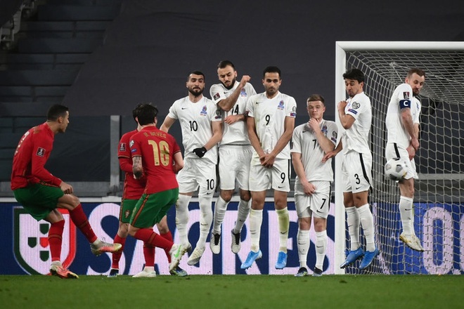 Ronaldo phung phí cơ hội, Bồ Đào Nha nhọc nhằn thắng Azerbaijan nhờ bàn phản lưới nhà hy hữu - Ảnh 8.