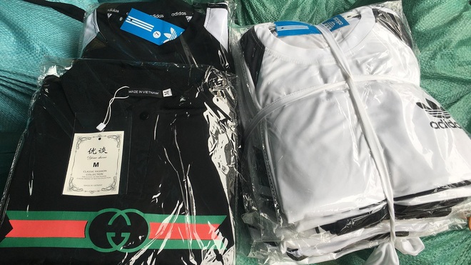 [NÓNG] Hàng ngàn sản phẩm nhái nhãn hiệu Adidas, Nike, Gucci, LV... ở Hà Nội của ông chủ 9x - Ảnh 6.