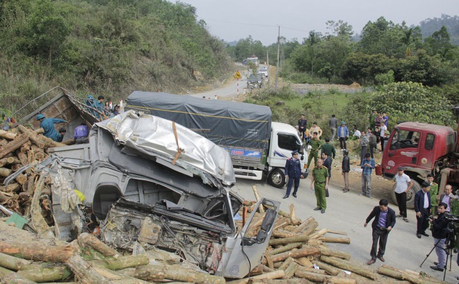 Hiện trường vụ tai nạn khiến 7 người tử vong
