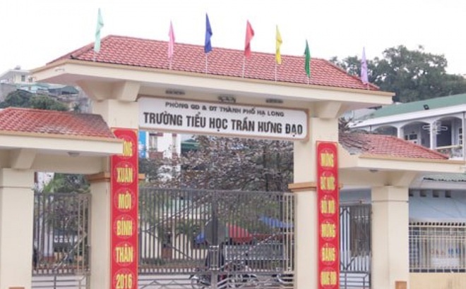 Trường Tiểu học Trần Hưng Đạo (TP Hạ Long, Quảng Ninh) tạm thời cho học sinh nghỉ học ngày 26/3 và 2 ngày cuối tuần vì có học sinh đi cùng chuyến bay với trường hợp mắc Covid-19.